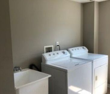 For Lease - 2353 Saddlecreek Crescent, Oakville, Ontario - Photo 1