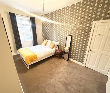 4 bedroom end of terrace house to rent - Photo 5