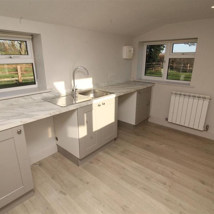 2 bedroom detached house to rent - Photo 1