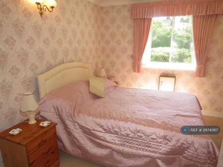 2 bedroom flat to rent - Photo 3
