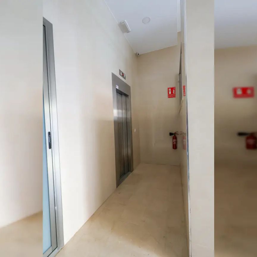 Room in a shared 5-bedroom apartment for rent in Ciutat Jardí - Foto 1
