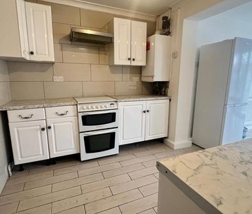 3 bedroom terraced house to rent - Photo 6