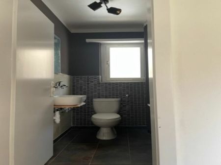 Charmante 3.5-Zimmer-Wohnung - stilvoll renoviert und mit Balkon in ruhiger Lage - Photo 5