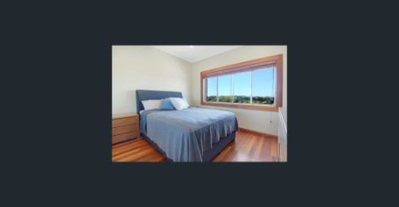 LOVELY TWO BEDROOM APARTMENT WITH LOCK UP GARAGE - Photo 3