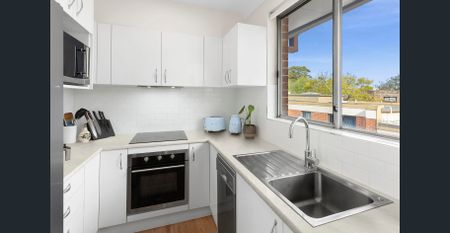 Light-Filled Apartment in Premium Lifestyle Location - Photo 2