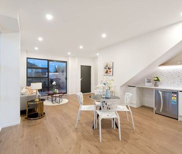Brand New 3 Bedroom Townhouse In Henderson - Photo 2