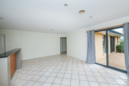 4 Unwin Avenue, Jerrabomberra NSW 2619 - House For Rent | Domain - Photo 5