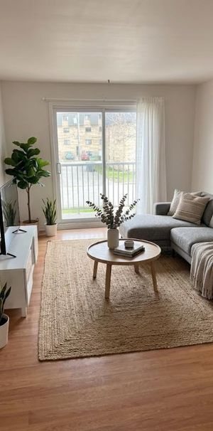 LOGEMENT À LOUER 41/2 REPENTIGNY CENTRE-VILLE NON FUMEUR-PAS D'ANIMAUX RÉNOVÉ - Photo 1