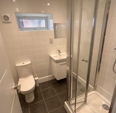 1 bed Apartment - To Let - Photo 4