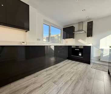 3 bedroom semi-detached house to rent - Photo 3