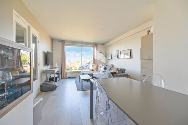 Appartement Paris 2 pièce(s) Vue de PARIS - Photo 1