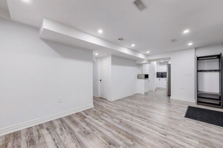 For Lease - 280 Miller Park Avenue, Bradford West Gwillimbury, Ontario - Photo 5