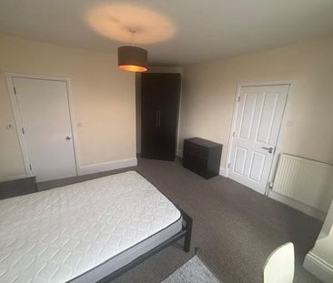 1 bedroom in a flat share to rent - Photo 4