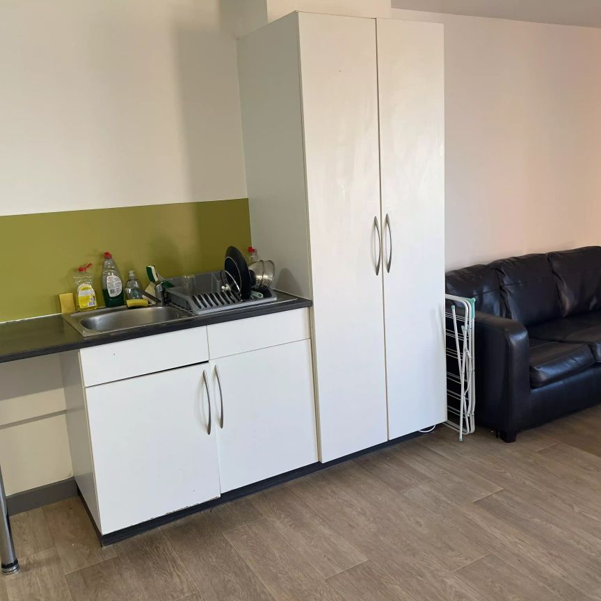 Large Studio - Photo 1