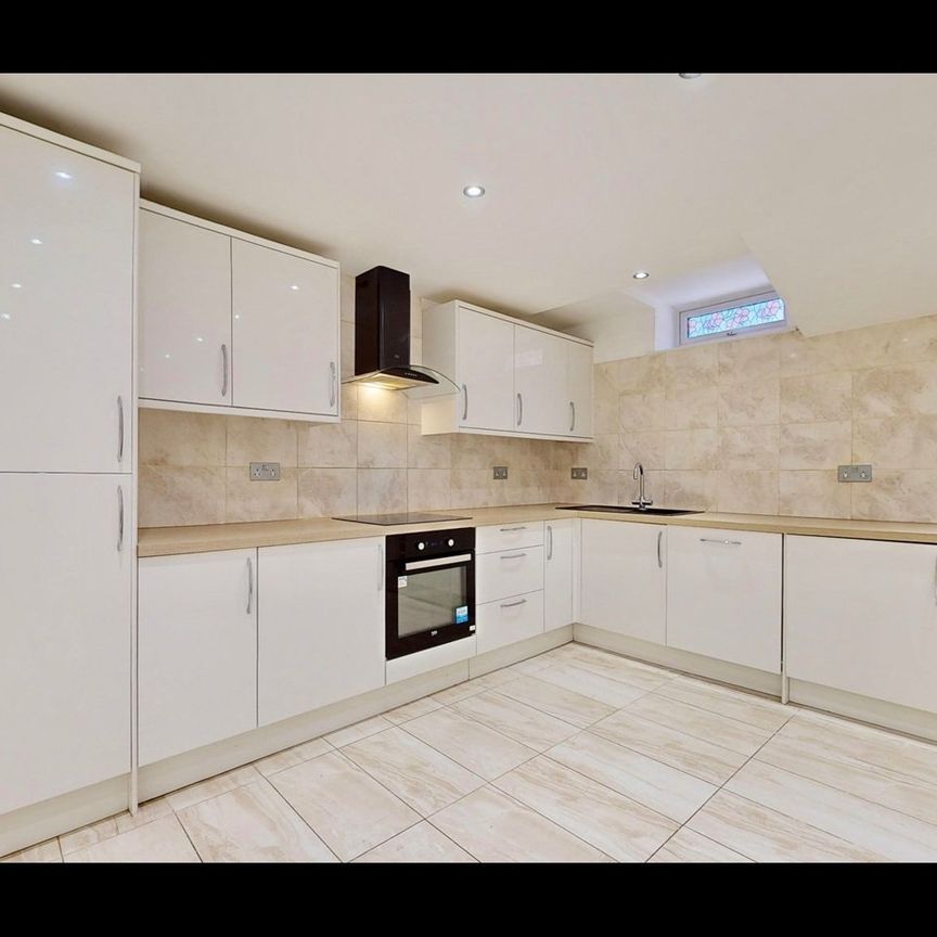 1 Bed Flat, Golders Green Road, NW11 - Photo 1