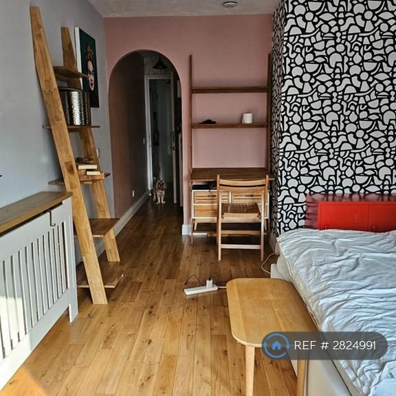 Studio to rent - Photo 1