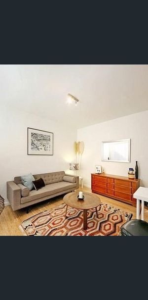 Light and bright ground floor apartment - Photo 1