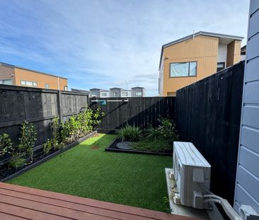 Kiato Lane - Brand New Home in the heart of Flat Bush - Photo 6
