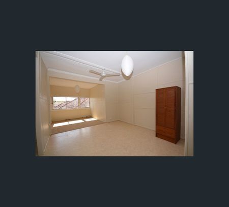 2/24 Smeaton St, Coorparoo, Qld 4151 - Photo 2