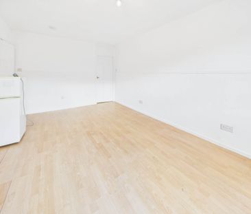 Price £795 pcm - Available Now - Unfurnished - Photo 4