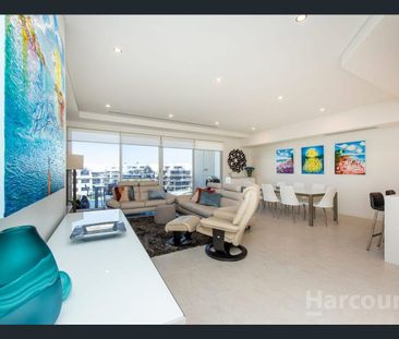 Penthouse Living with Views - Photo 3