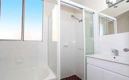 Neat | Bright | Charming | Two Bedder in the heart of Meadowbank - Photo 5