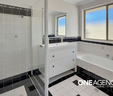 LARGE 4 BEDROOM FAMILY HOME WITH DUCTED AIR CONDITIONING!!! - Photo 1