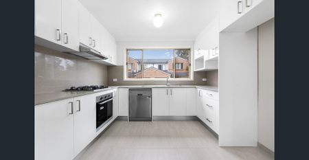 Modern & low-maintenance living in a prime location - Photo 3