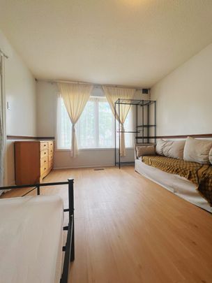 For Lease - 12 Blue Eagle Trail Unit# Room1, Toronto, Ontario - Photo 1