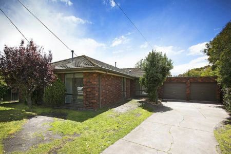 SPACE FOR THE FAMILY PLUS A SELF-CONTAINED BUNGALOW! - Photo 2