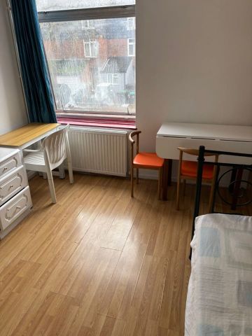 Room in a Shared House, Erskine Crescent, N17 - Photo 5