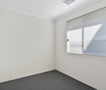 17 Kelston Approach, Lakelands. - Photo 1