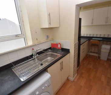 3 bedroom flat to rent - Photo 5