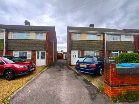 3 bedroom semi-detached house to rent - Photo 4