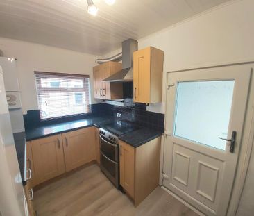 2 bedroom terraced house to rent - Photo 4