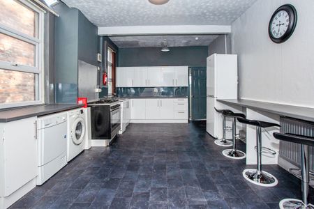 7 bedroom house to rent Moss Lane East, Manchester, M14 - Photo 5