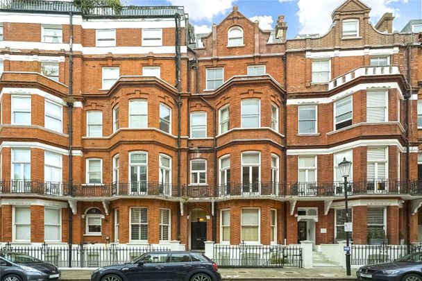 Well-presented 1st and 2nd floor duplex apartment located in the heart of Knightsbridge with bright double reception room, high ceilings and access to communal gardens. - Photo 1