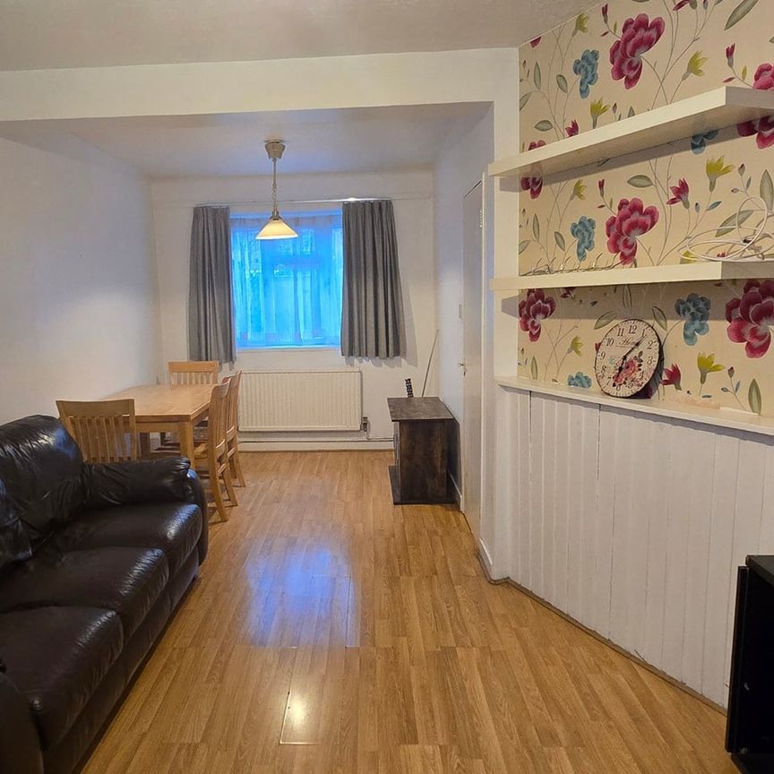 2 Bed Terraced House, Franklin Street, E3 - Photo 1