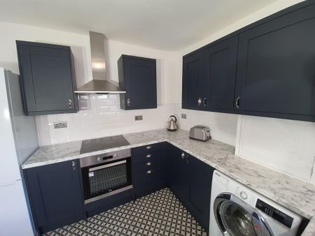 4 bedroom terraced house to rent - Photo 5