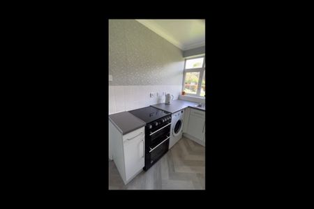 2 Bed Flat, Waldronhyrst, CR2 - Photo 4