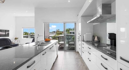 Modern 3-Bedroom Townhouse in Victoria Key Gat... - Photo 5