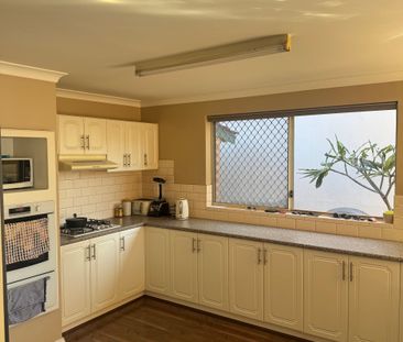 Scarborough - Photo 2