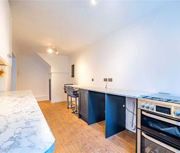 3 bed Semi Detached House for rent - Photo 2