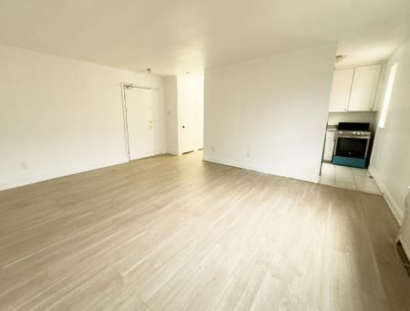 For Lease - 896 Eglinton Avenue Unit# 311, Toronto, Ontario - Photo 4