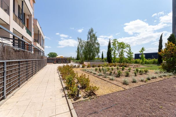 Loft de alquiler en Avenida Artesanos, Zona Industrial - Photo 1