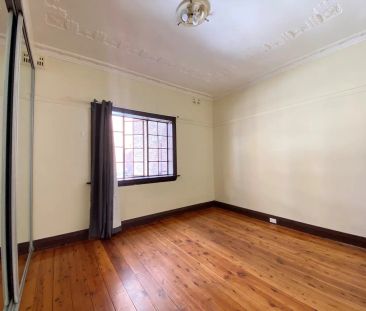 “Spacious 3 bed Unit in Super Convenient Location” - Photo 1