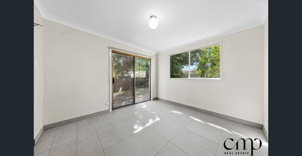 AVAILABLE NOW ! 3 bedroom family home - Photo 1