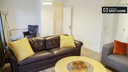 Large 3-bedroom apartment for rent in The Liberties, Dublin - Photo 2