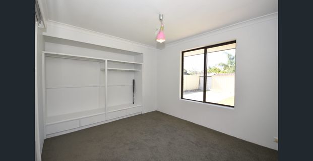 Spacious & Well-Presented 4-Bedroom, 2-Bathroom Family Home – Move-In Ready - Photo 1