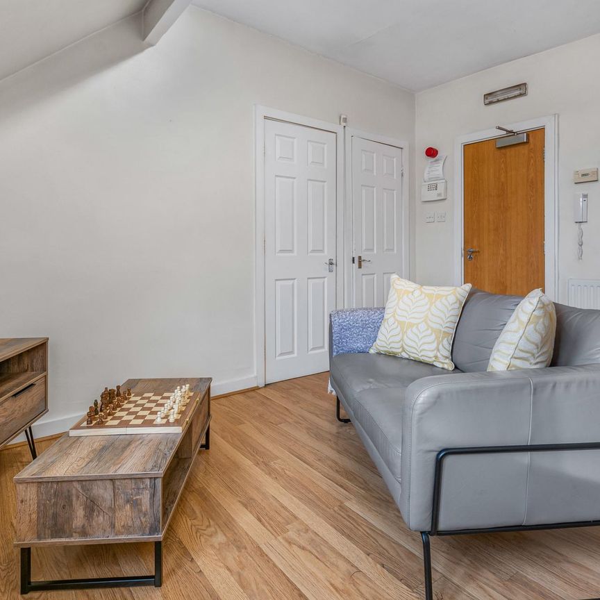 2B WOOD LANE Leeds - LS6 2AE - Photo 1